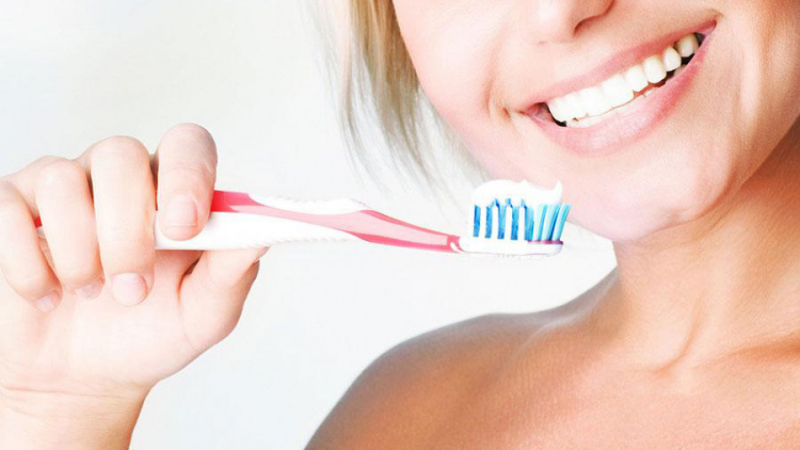 Експерт разкри най-големите грешки при миенето на зъбите