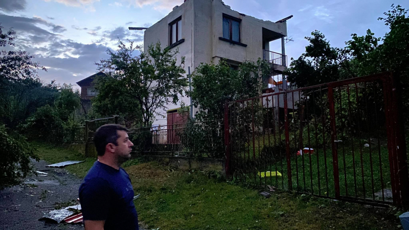 Кошмарни СНИМКИ от село в Софийско, опустошено от мощно торнадо СНИМКИ