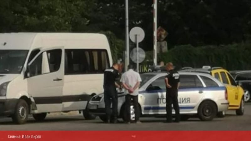 Страшен екшън между таксиджия и друг шофьор на гара "Родопи" в Пловдив СНИМКИ