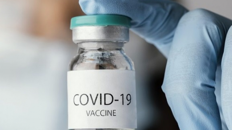 Мъж се ваксинира 4 пъти срещу К-19, за да може да...