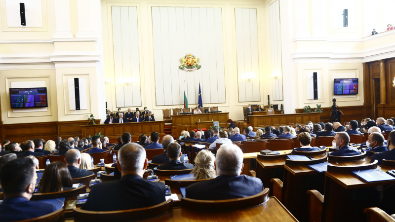 "Галъп" с проучване: Вярват ли българите, че депутатите ще ги оправят