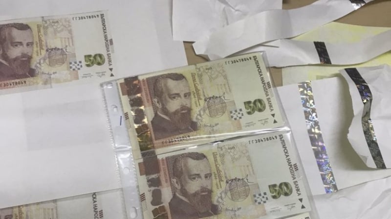 Разбиха печатница за фалшиви пари в Русе, ето какви банкноти е печатала СНИМКИ