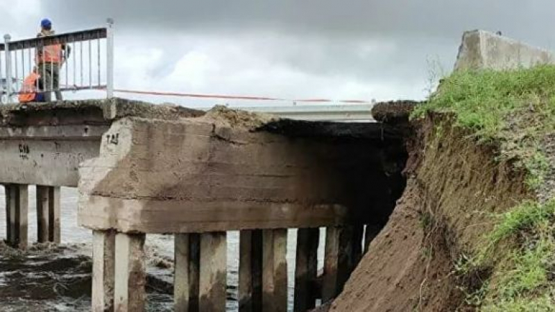 Ужас: Падна мост от Транссибирската магистрала ВИДЕО
