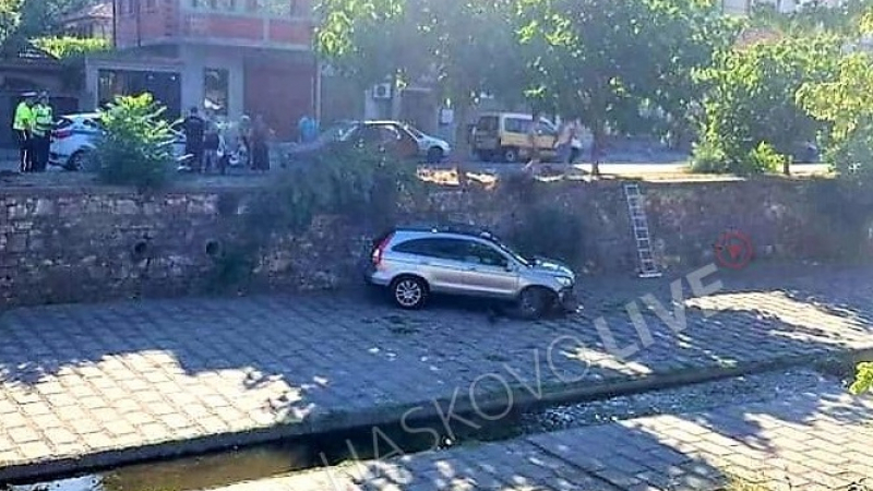 Инцидент в Хасково: Шофьорка падна в река, след като се стресна от... 