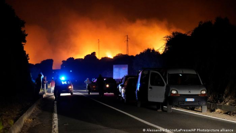 Огнен ад на остров Сардиния, евакуираха хиляди ВИДЕО
