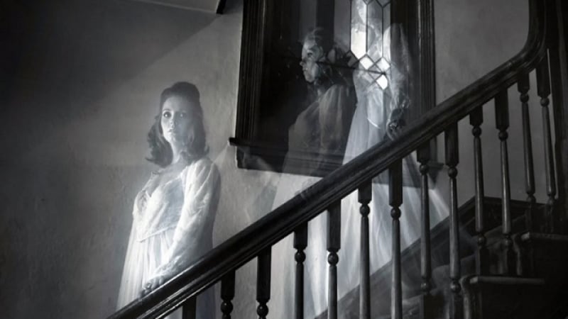 Страховит призрак принуди семейство да се изнесе да живее на балкона
