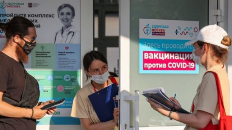 Руснаците борят К-19 не с ваксина, а с водка и физкултура 