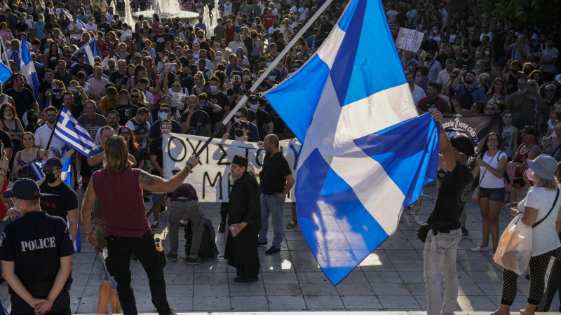 Гърция избухна в гняв след убийството на местна знаменитост