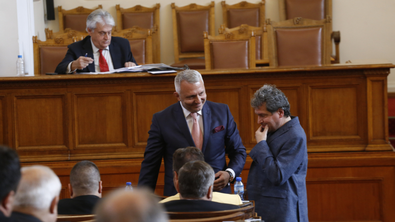 Издаде се: Ето кои служебни министри Хаджигенов се мъчи да пробута в кабинета на Слави