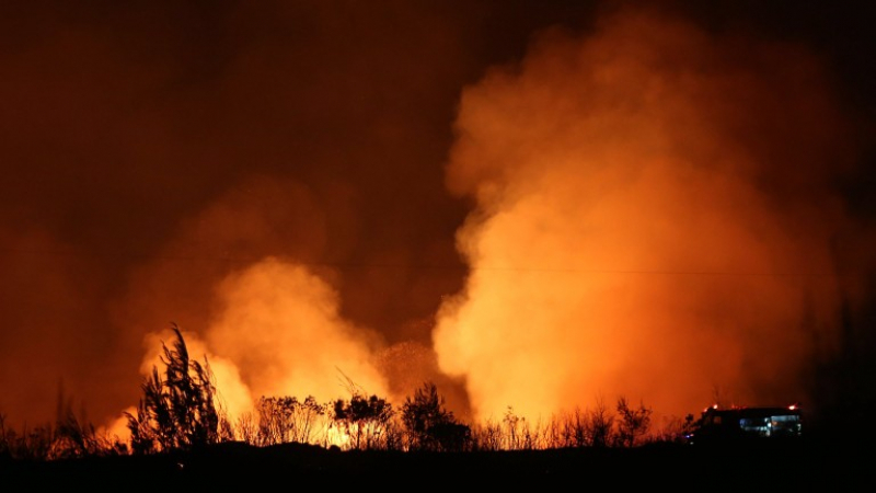 5 селища са евакуирани заради пожара в Анталия