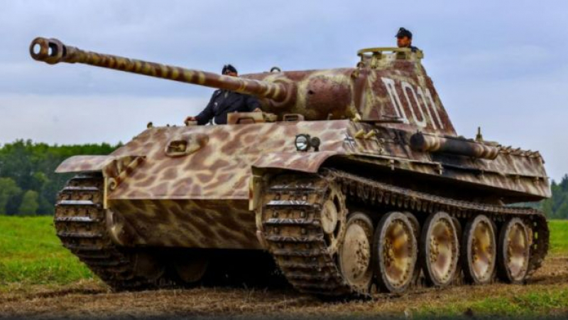 Германски пенсионер вади срещу бежанците танк “Пантера”, зенитно оръдие и торпедо