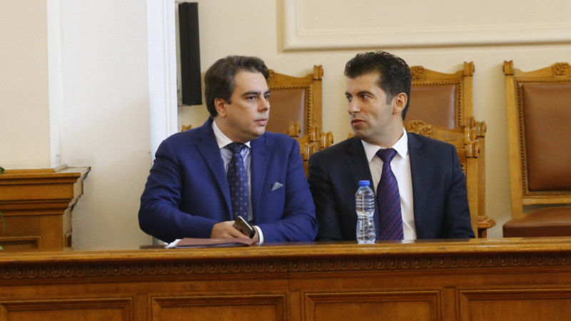 АИКБ алармира за опасен план на Петков и Василев