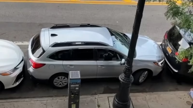 Зрелищни ВИДЕА: Шофьор удиви мрежата с маневрите си на паркинг