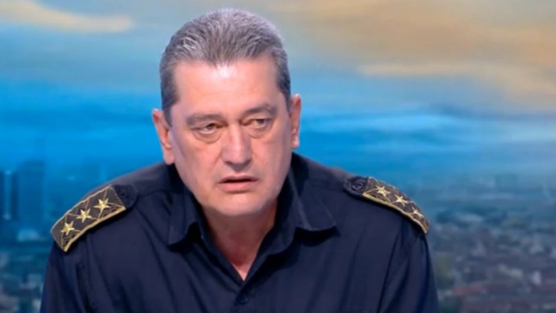 Комисар Николов с тревожни новини за пожарите в страната 