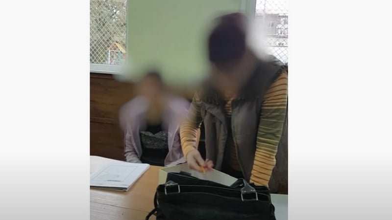 Скандално ВИДЕО: В бургаско училище се гаврят жестоко с деца инвалиди