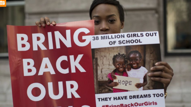 Отвлечена от Боко Харам ученичка се върна при семейството си след 7 години