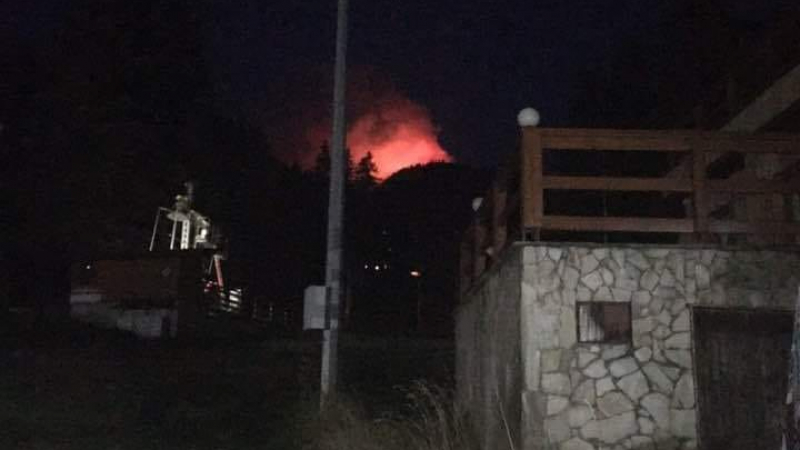 Страховито ВИДЕО! Огненият ужас в Боровец поглъща гората, местните...