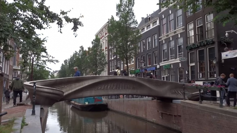 Отпечатаха на 3D истински пешеходен мост – туристите вече минават по него ВИДЕО