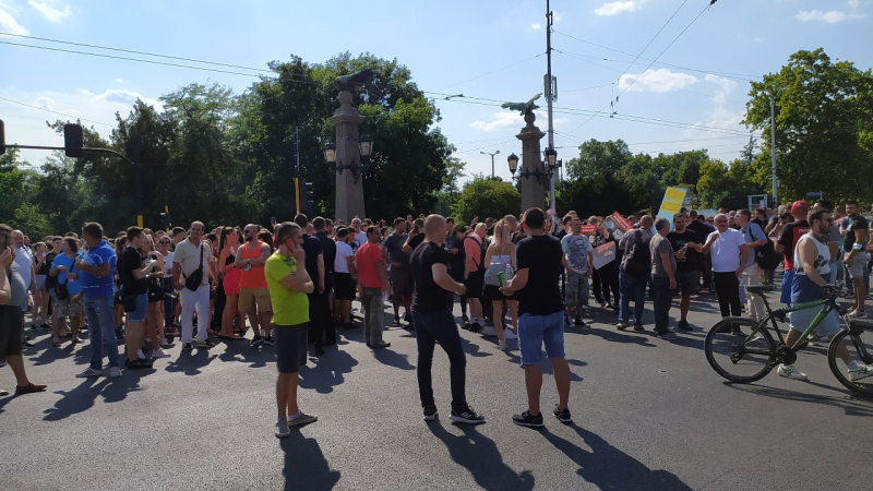 Напрежението ескалира: Протести и блокади в 3 големи български града! Ето какво се случва СНИМКИ