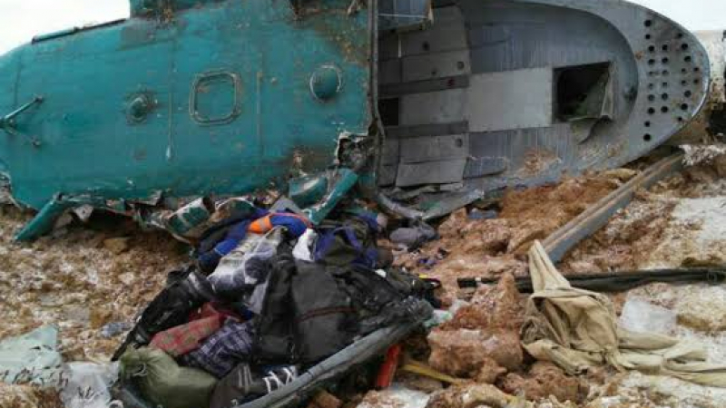 Хеликоптер Ми-8 с 16 души на борда е паднал и потънал в езеро в Камчатка СНИМКА