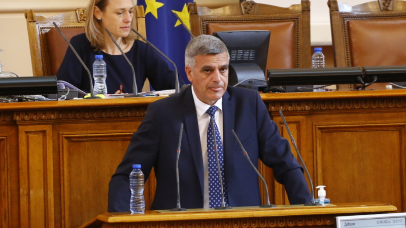 Стефан Янев призна дали България е на прага на драматичен конфликт