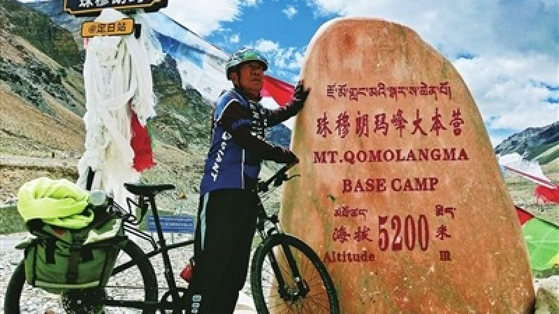 Пенсионер измина 5600 километра с велосипед, за да стигне до...
