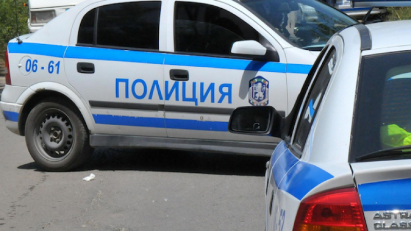 Електромобил с 20-годишен шофьор се вряза в патрулка в Пловдив и стана страшно