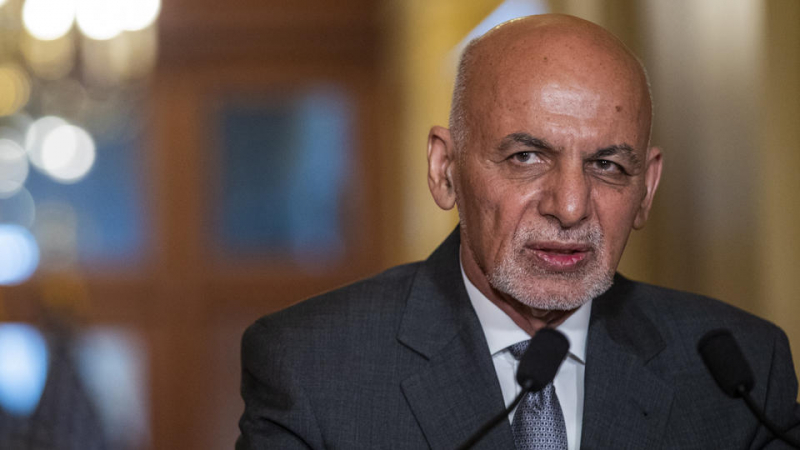 Президентът на Афганистан напусна страната, жителите на Кабул бягат панически ВИДЕО 
