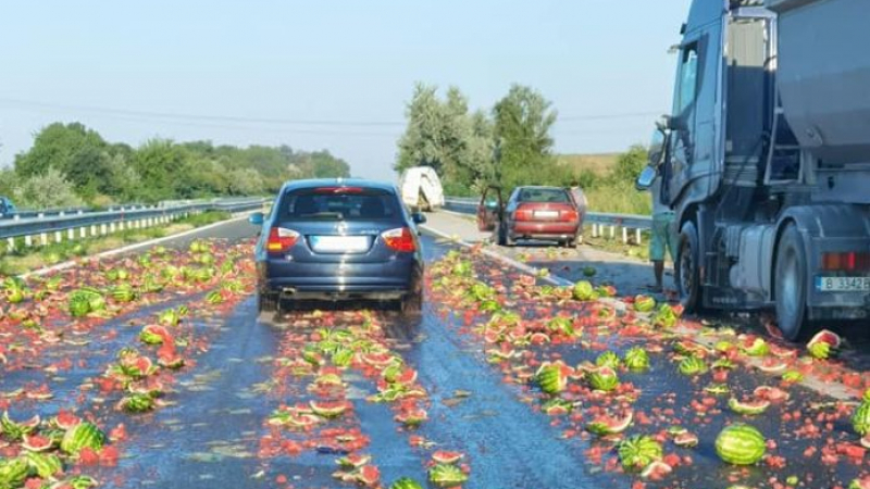 Първо в БЛИЦ! Кошмар на магистралата край Шумен заради невиждан инцидент СНИМКИ
