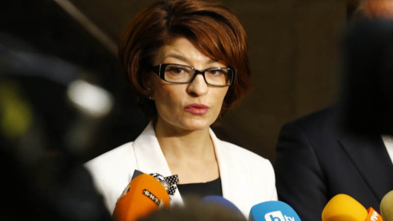 Атанасова: Зад скандала за бюджета стои дългата ръка на Радев