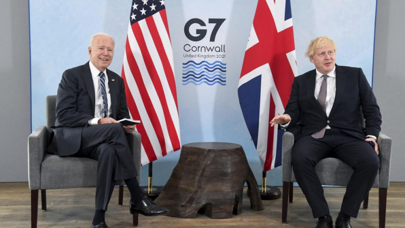 Байдън и Джонсън обсъдиха кризата в Афганистан, свикват спешна среща на Г-7