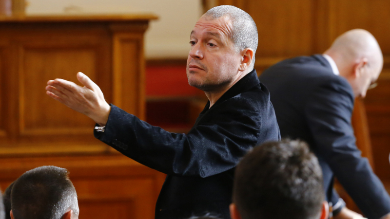 Тошко Йорданов забърка пореден бесен скандал в НС