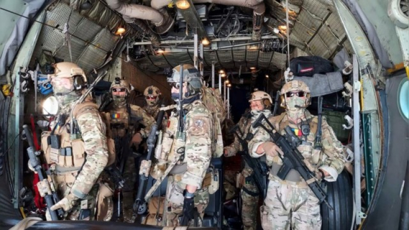 Българин успя да се измъкне от Кабул със самолет на румънските ВВС СНИМКИ