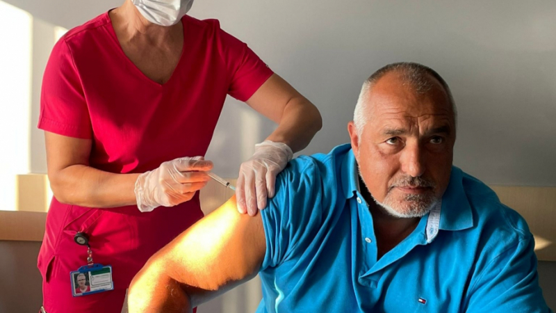 Борисов получи втората доза ваксина и огласи страшни данни у нас! СНИМКИ