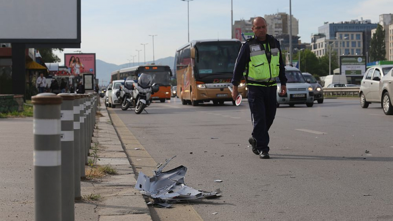 Първо в БЛИЦ! Тежка катастрофа на Цариградско шосе в София, две жени и дете са в болница