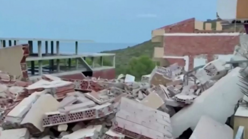 Мистерия! 3-етажна сграда рухна без причина в Испания ВИДЕО