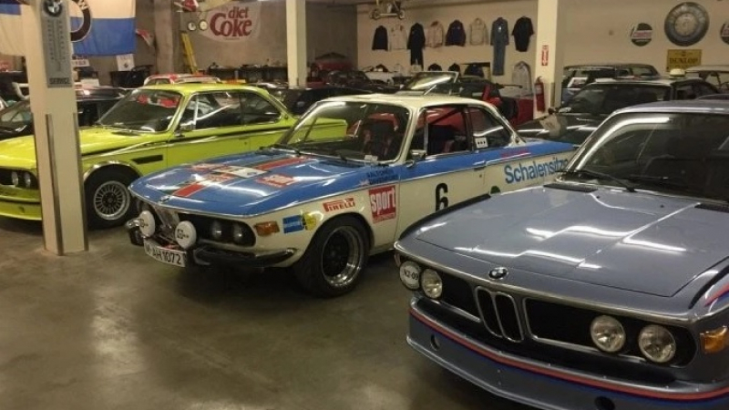 Рай за феновете на BMW: Вижте най-грандиозната колекция с много редки коли ВИДЕО