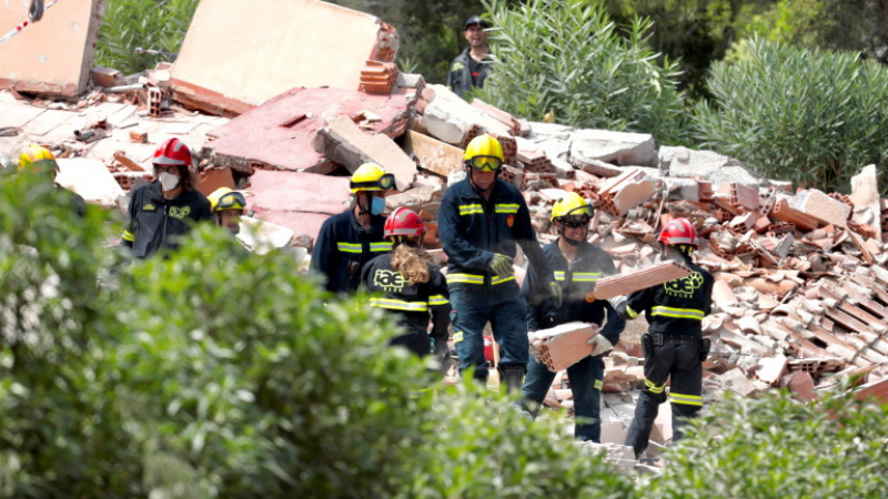 Двама са загиналите при срутването на сграда в Испания