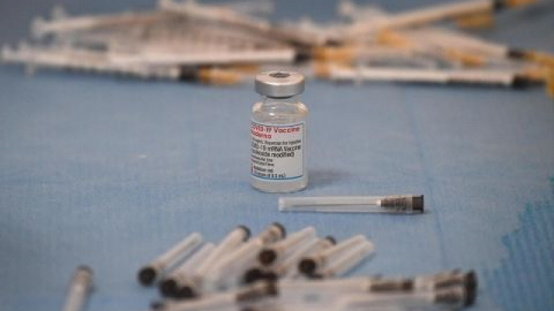 Починаха двама след ваксиниране срещу K-19 със замърсени дози 