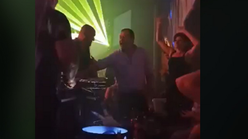 Рачков направи фурор в дискотека, купонясва до зори ВИДЕО