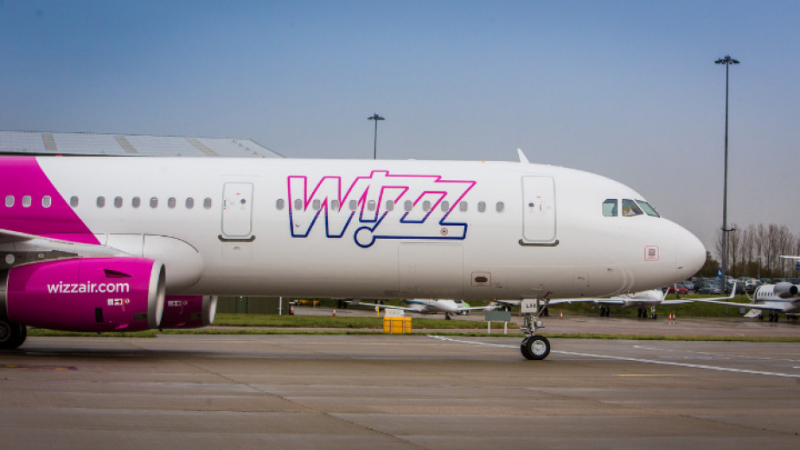 WizzAir задължава служителите си: Ваксиниране или редовни тестове