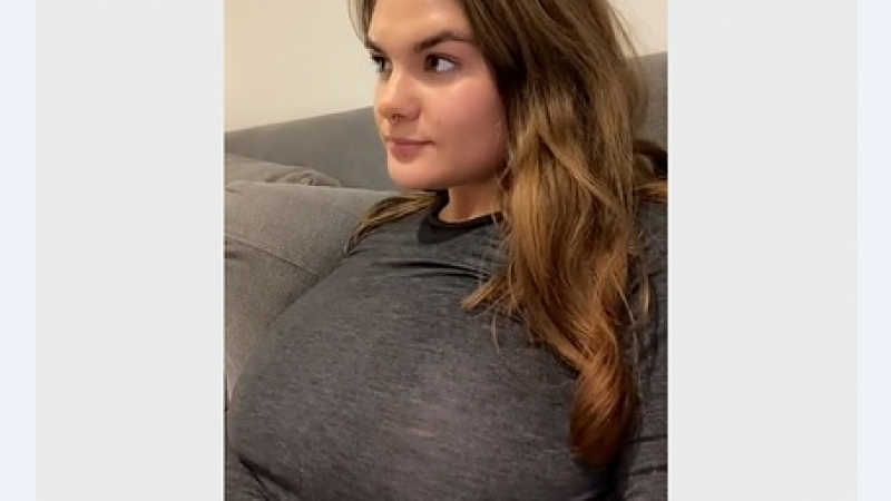 Блогърка се оплака от огромните си гърди, но никой в мрежата не я съжали ВИДЕО