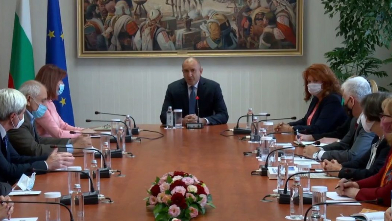 Започна срещата между Румен Радев и ръководството на ЦИК ВИДЕО