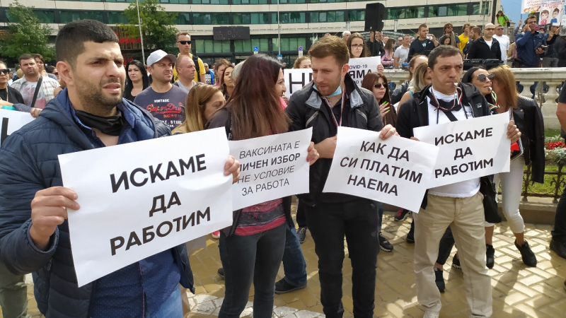 Започна се, хиляди блокираха София, екшън с Тошко, Манолова и Бабикян СНИМКИ
