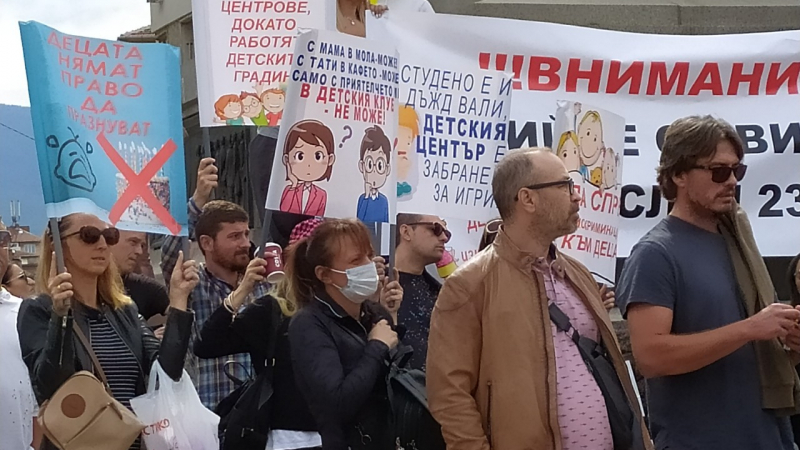 СПА туризмът избяга от протестите и се подмаза на Стела Балтова