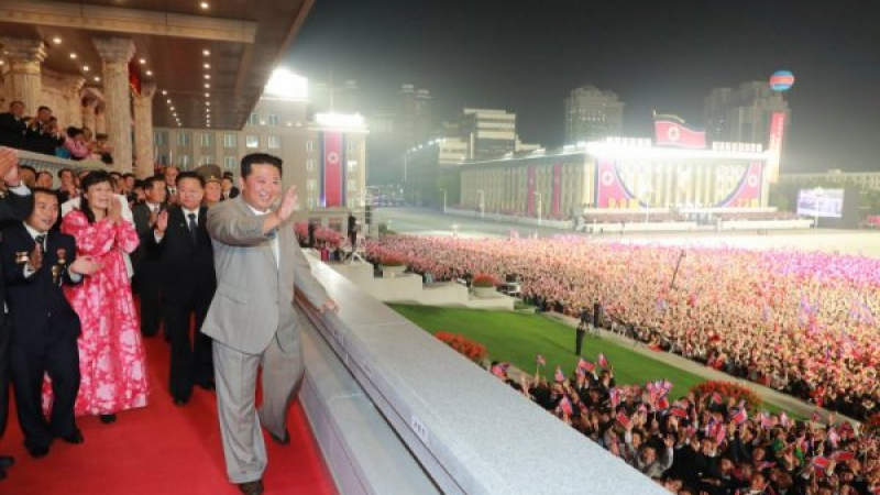 Това, което се случи посред нощ в КНДР втрещи света! А неузнаваемият Ким... СНИМКИ