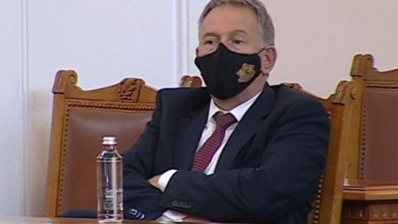 Кацаров изненада всички в парламента СНИМКА