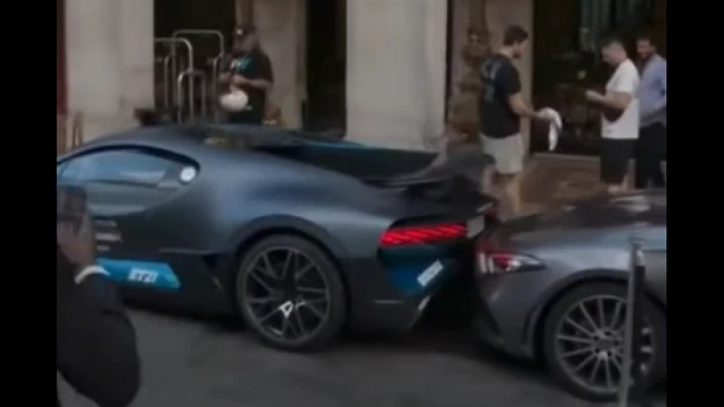 Bugatti за $6 милиона попадна в нелеп инцидент ВИДЕО