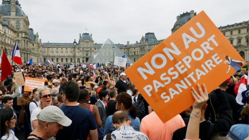 Франция избухна срещу К-19 мерките ВИДЕО