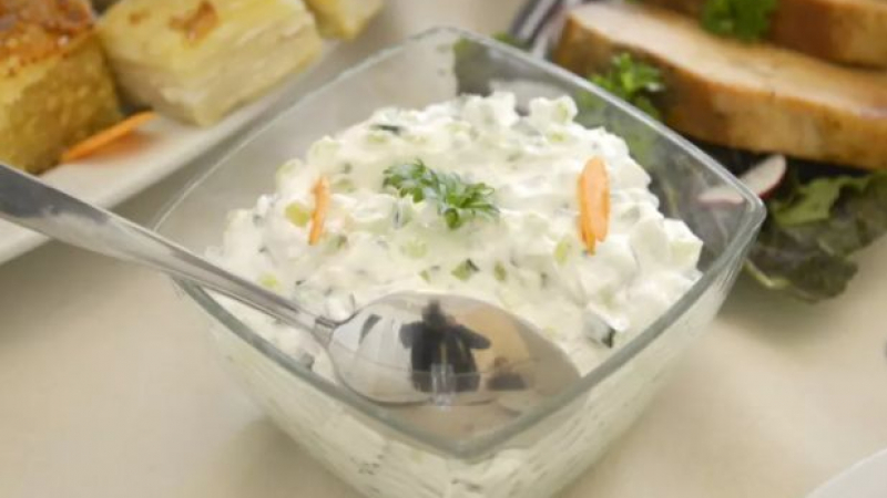 Необикновено вкусна салата "Снежанка" с прясна краставица